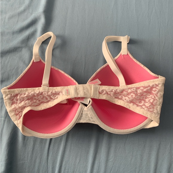Victoria Secret - White Lace Cup Bra - Picture 2 of 5
